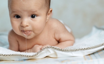 El reflujo gastroesofágico en bebés